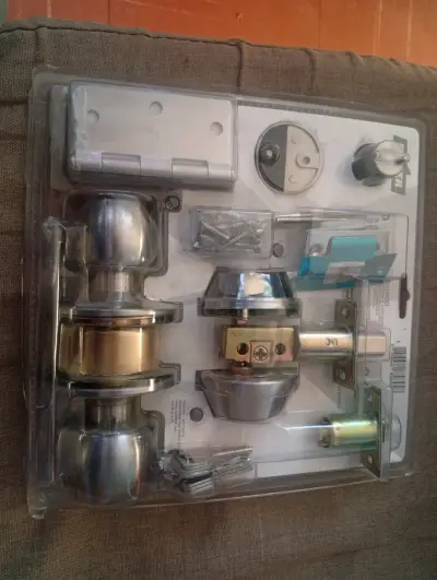 Juego de cerraduras de puerta Yale - miniatura 1