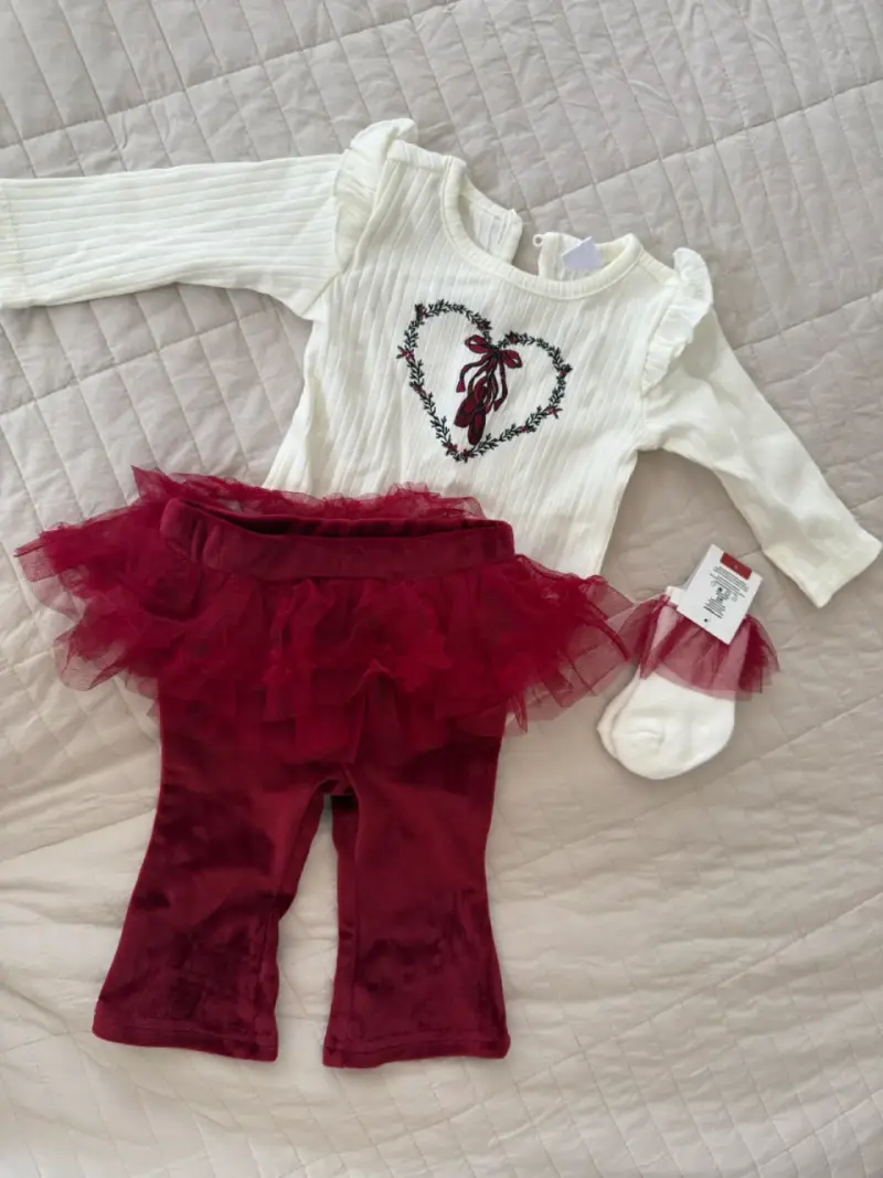 Conjunto infantil con tutú y body bordado