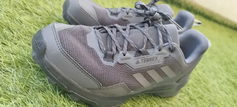 Zapatillas Adidas Terrex gris para trekking - 1