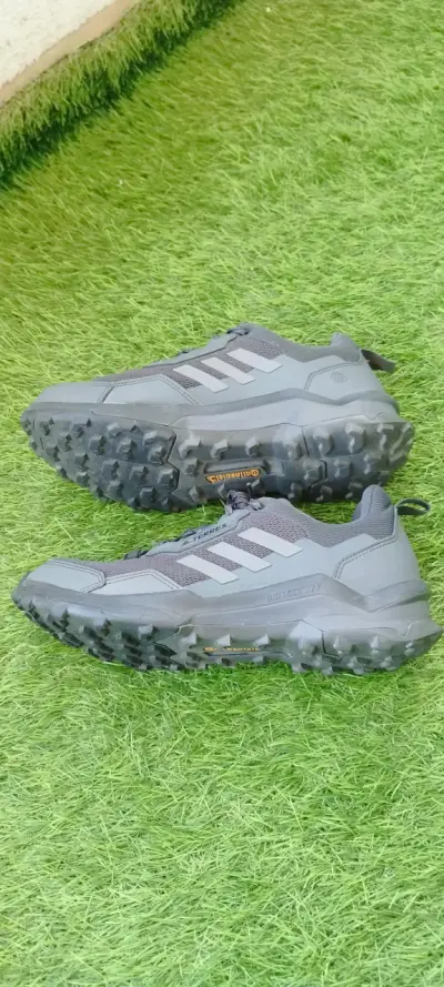 Zapatillas Adidas Terrex gris para trekking - miniatura 2