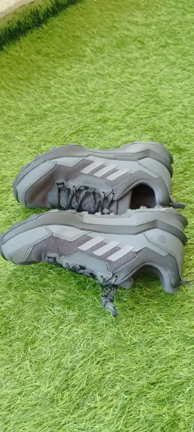 Zapatillas Adidas Terrex gris para trekking - miniatura 3