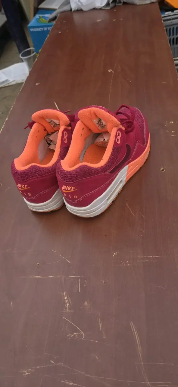 Zapatillas Nike Air color burdeos y naranja - 1