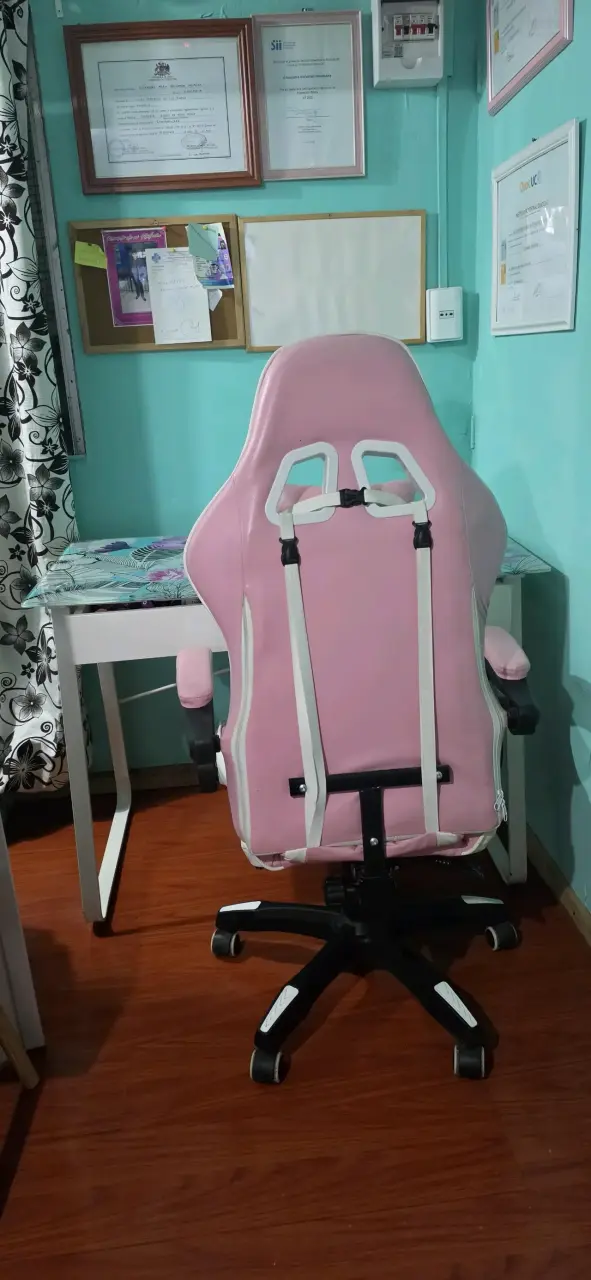 Combo silla gamer y escritorio rosa - 2