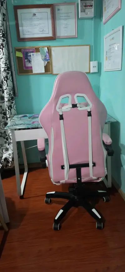 Combo silla gamer y escritorio rosa - miniatura 2