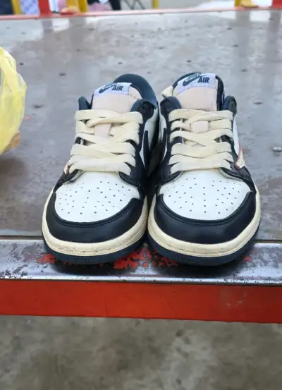 Zapatillas deportivas Nike Air negras y blancas - miniatura 1