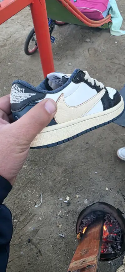 Zapatillas deportivas Nike Air negras y blancas - miniatura 2