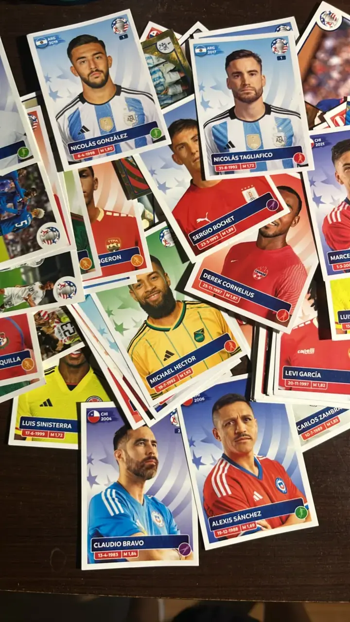 Colección de láminas de la Copa América 2022 - 1