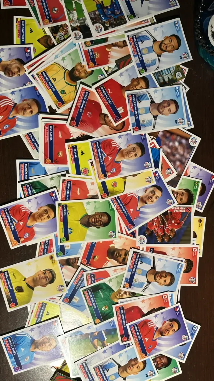 Colección de láminas de la Copa América 2022 - 5