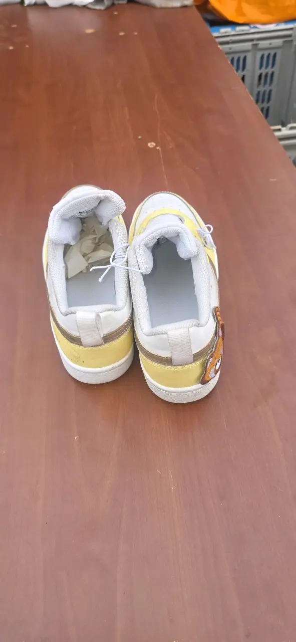 Zapatillas deportivas amarillas y blancas - 1