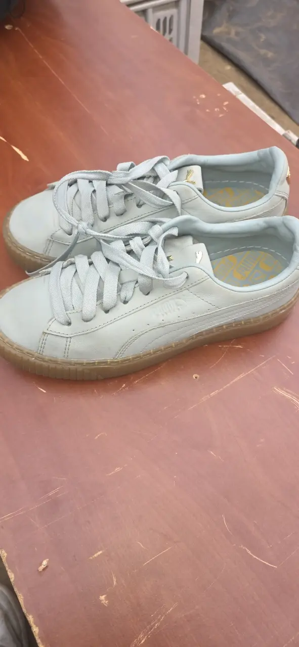 Zapatillas Puma gris claro con suela de goma - 1