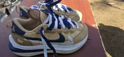 Zapatillas deportivas Nike beige y azul - miniatura 1