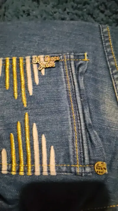 Jeans azul para mujer con detalle bordado - miniatura 4