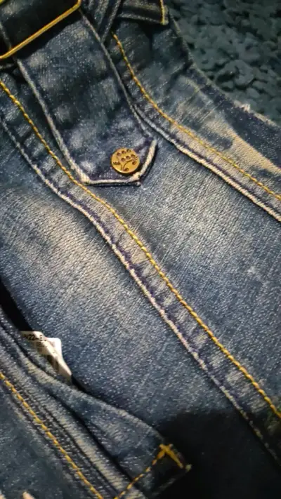 Jeans azul para mujer con detalle bordado - miniatura 5
