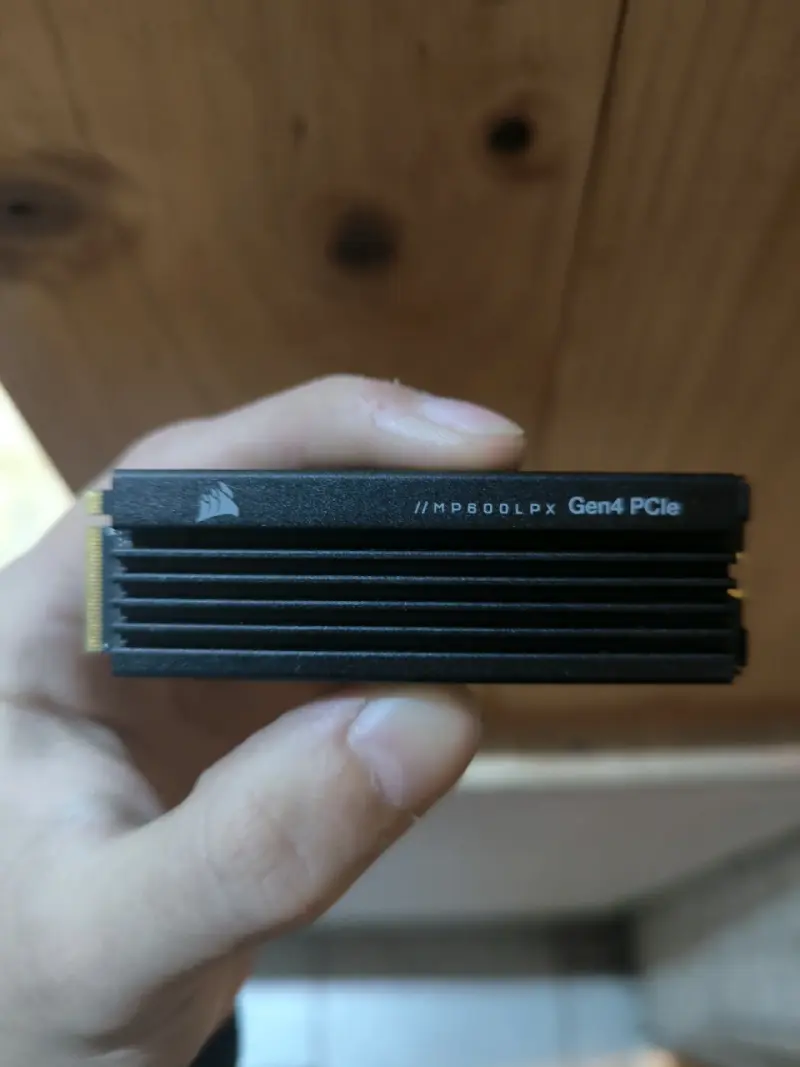 SSD Corsair MP600 PRO LPX 2TB NVMe PCIe Gen4 - 3