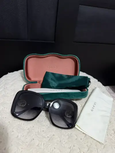 Gafas de sol Gucci cuadradas negras - miniatura 1