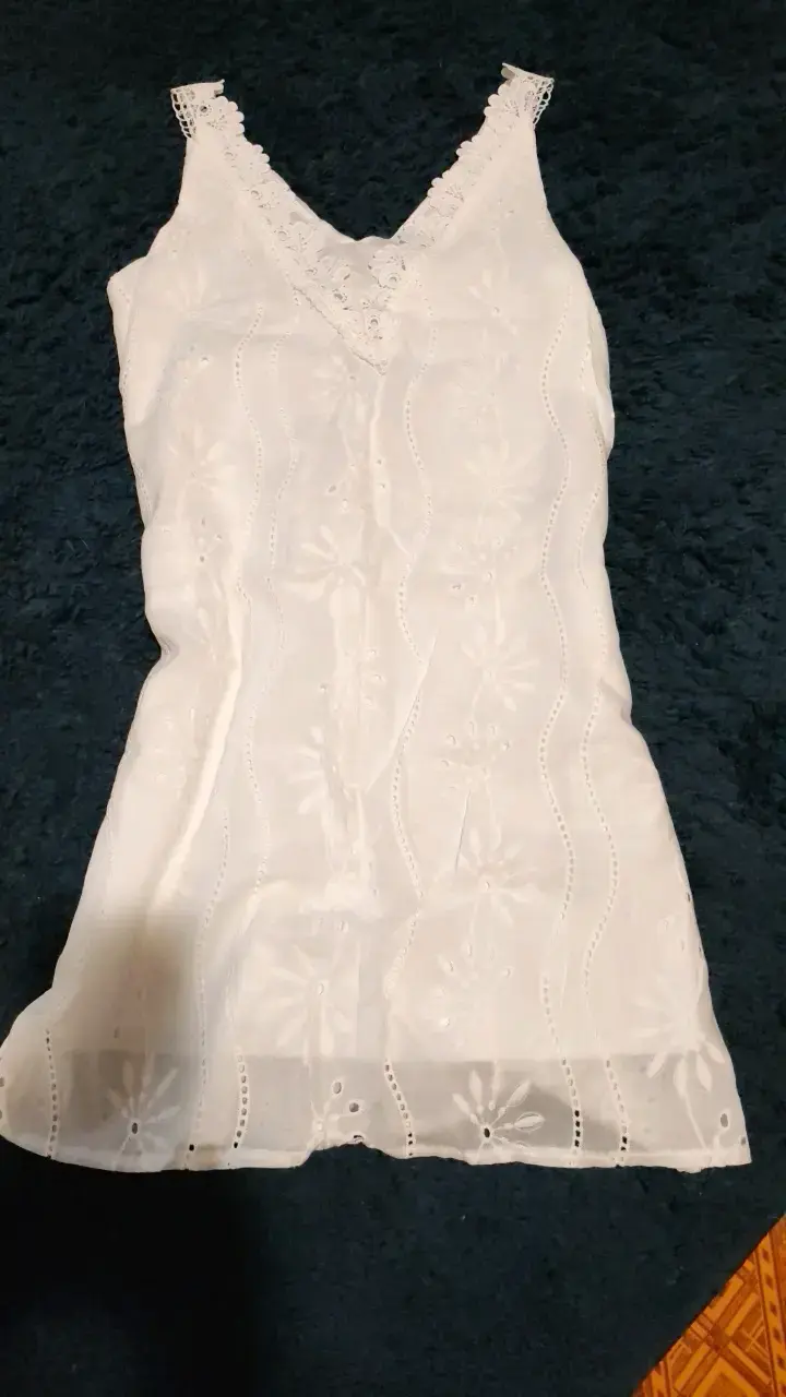 Vestido blanco de encaje sin mangas - 1
