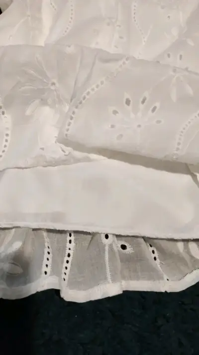 Vestido blanco de encaje sin mangas - miniatura 2