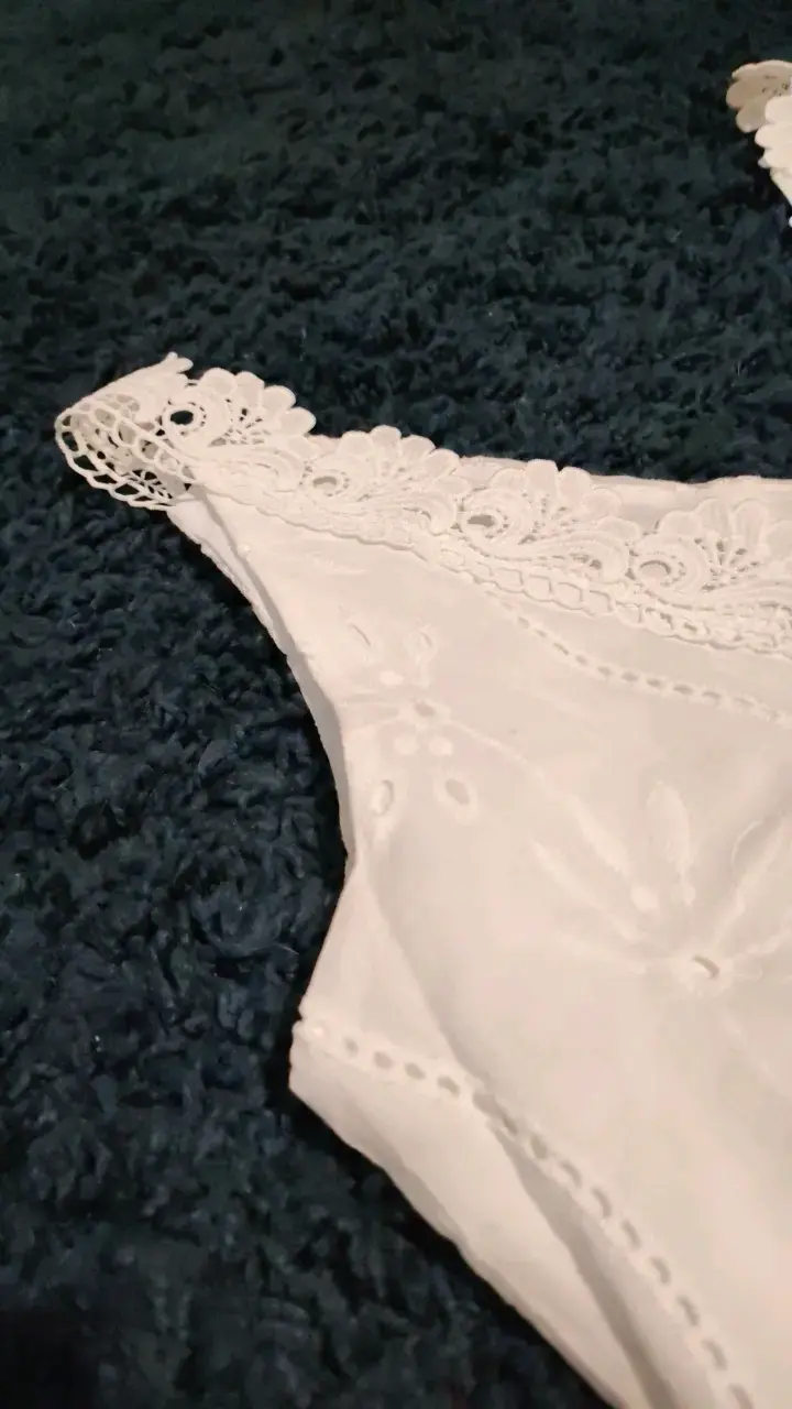 Vestido blanco de encaje sin mangas - 3