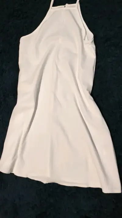 Vestido blanco sin mangas elegante - miniatura 1