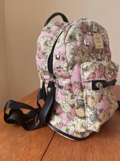 Mochila estampada con relojes y flores - miniatura 2