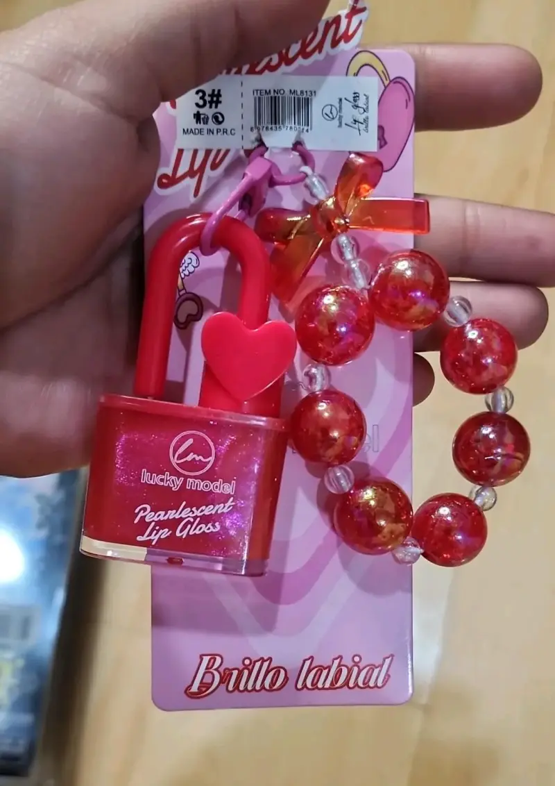 Brillo labial Lucky Model con pulsera