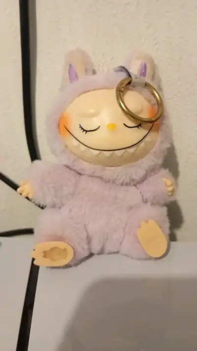 Labubu violeta - miniatura 1