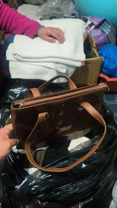 Cartera de cuero marrón elegante - miniatura 1