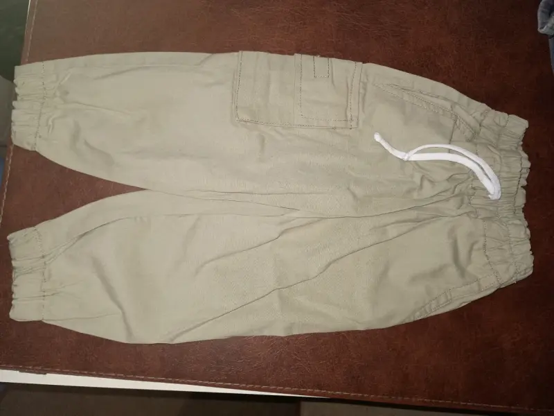 Pantalones beige para niño en buen estado - 4
