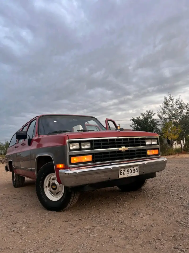 Chevrolet Suburban - 2