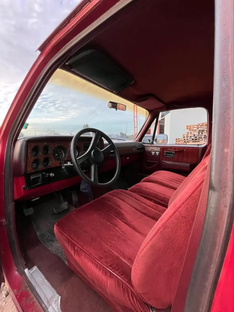 Chevrolet Suburban - 4