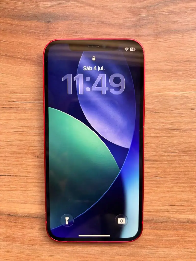 iPhone 12 rojo en buen estado - 2