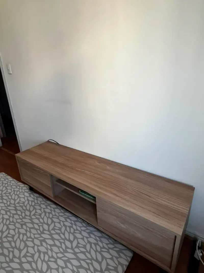 Rack de TV de madera marca Medular - 1