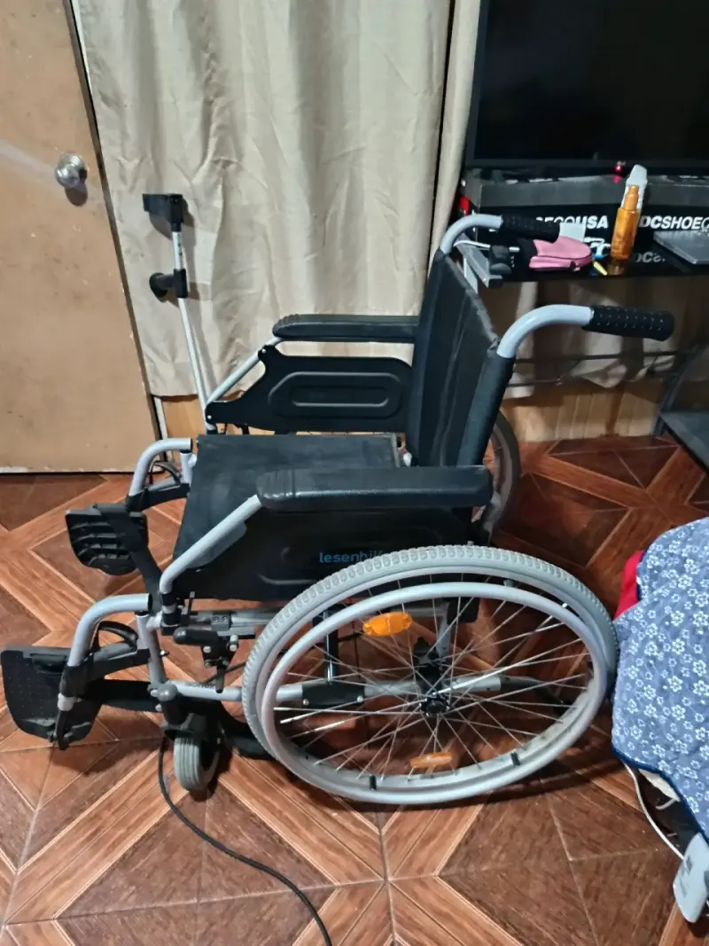 Silla de ruedas plegable de aluminio