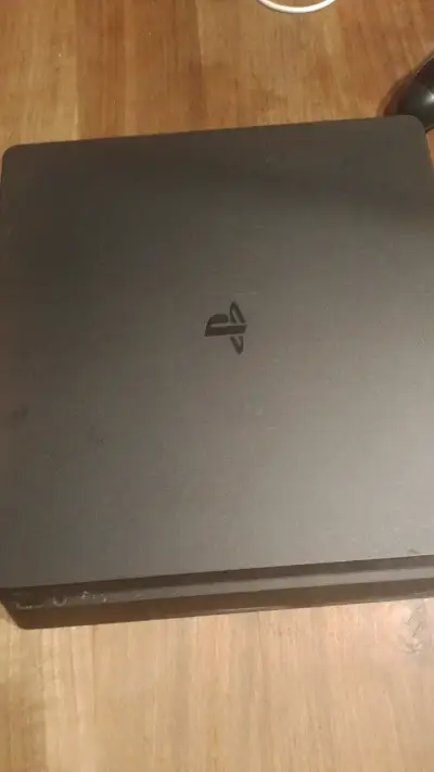 Consola PlayStation 4 en buen estado - miniatura 1