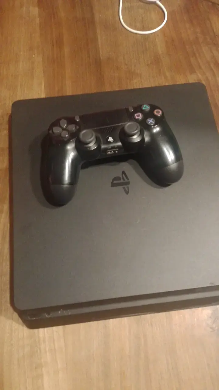 Consola PlayStation 4 en buen estado - 2