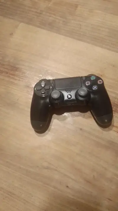 Consola PlayStation 4 en buen estado - miniatura 3