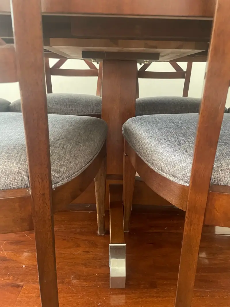 Mesa de comedor ovalada con 6 sillas de madera - 2