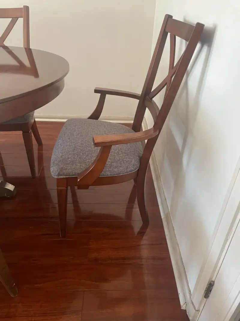 Mesa de comedor ovalada con 6 sillas de madera - 3