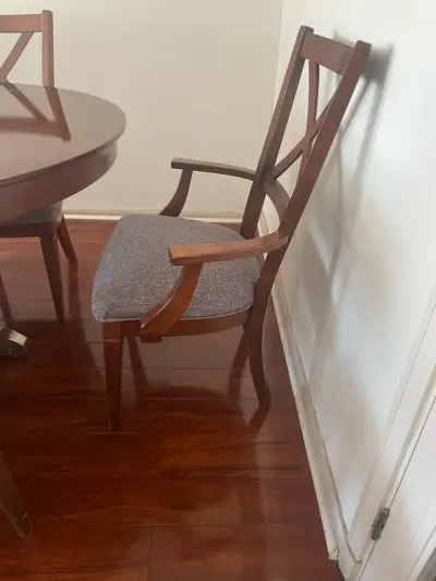 Mesa de comedor ovalada con 6 sillas de madera - miniatura 3
