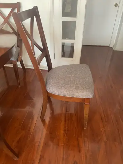 Mesa de comedor ovalada con 6 sillas de madera - miniatura 4