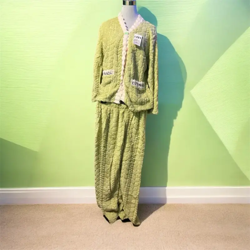 Conjunto de pijama verde acolchado