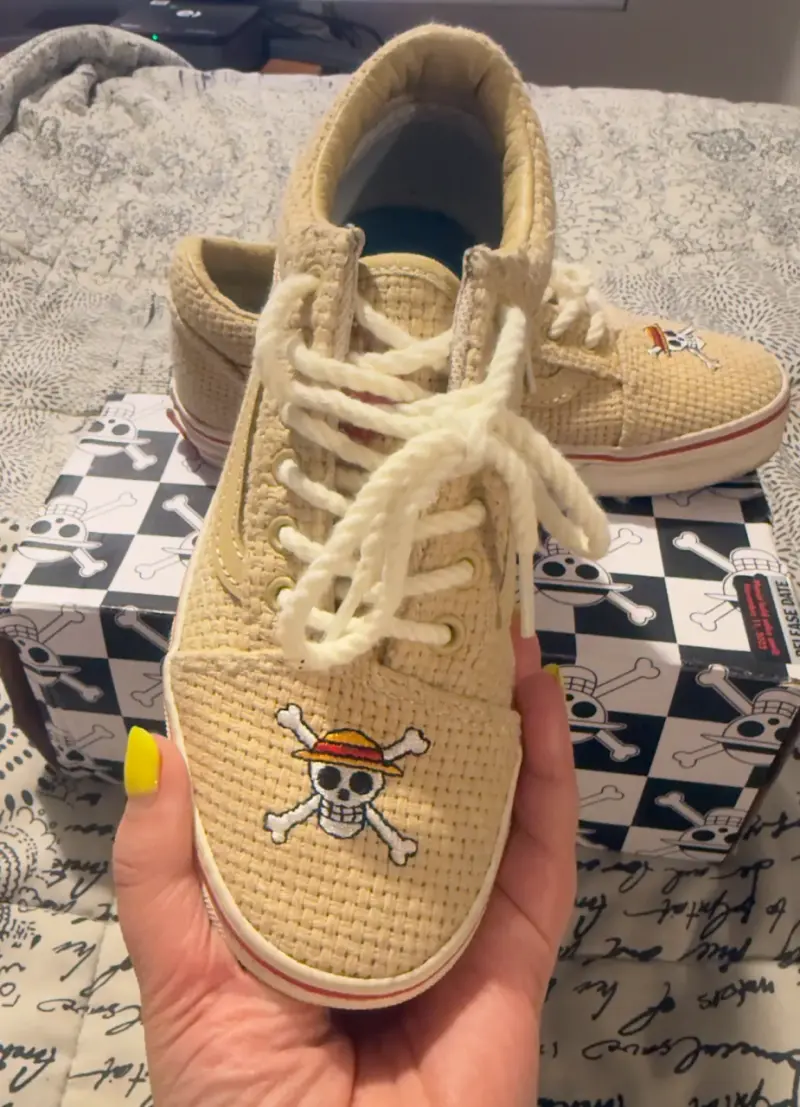 Zapatillas Vans color beige con diseño One Piece, - 4