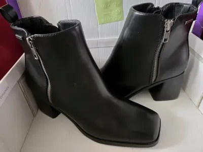 Botines negros de cuero con cierre lateral - miniatura 1
