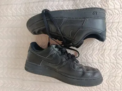 Zapatillas Nike Air Force 1 negras usadas - miniatura 2