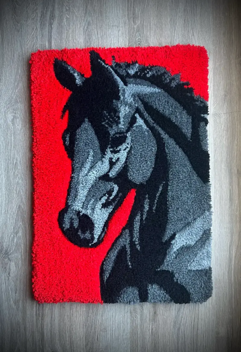 Alfombra de tufting con diseño de caballo