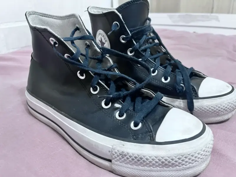 Zapatillas negras de cuero estilo urbano - 2