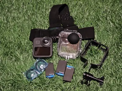 Cámara GoPro con accesorios y baterías - miniatura 3