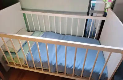 Cuna de madera blanca para bebé - miniatura 1