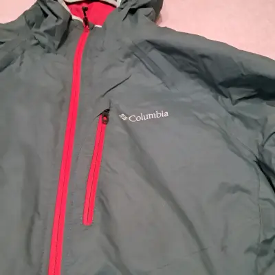Chaqueta impermeable Columbia verde con capucha - miniatura 2