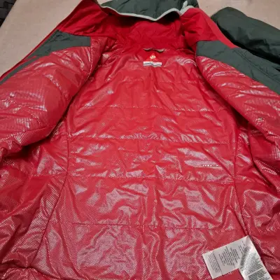 Chaqueta impermeable Columbia verde con capucha - miniatura 3
